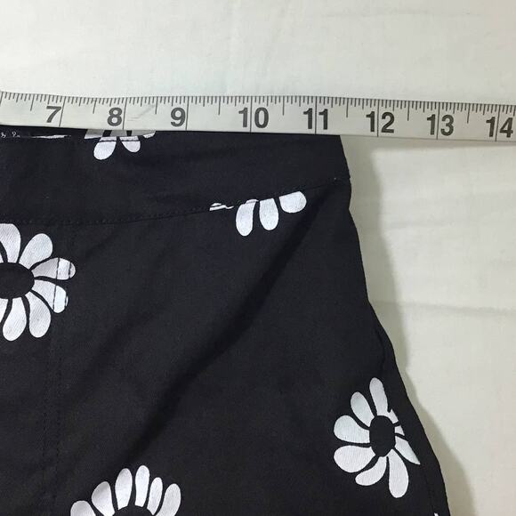 SMAK PARLOUR XS Black White Daisy Floral Into The Groove Flare Jeans NWT B81 - Picture 4 of 8